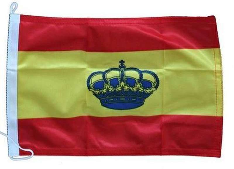 Pavillon espagnol avec couronne obligatoire sur tous les bateaux